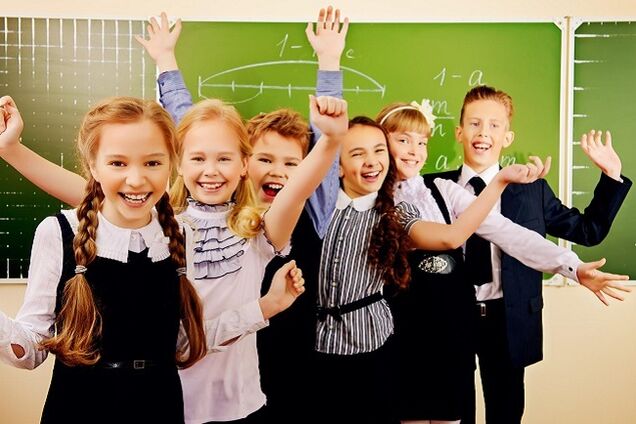 Зеленский отменил школьную форму