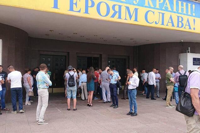 В Киеве в последний день регистрации кандидатов 'заминировали' ЦИК