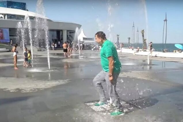 Саакашвили повторил трюк Зеленского с фонтаном: видеофакт