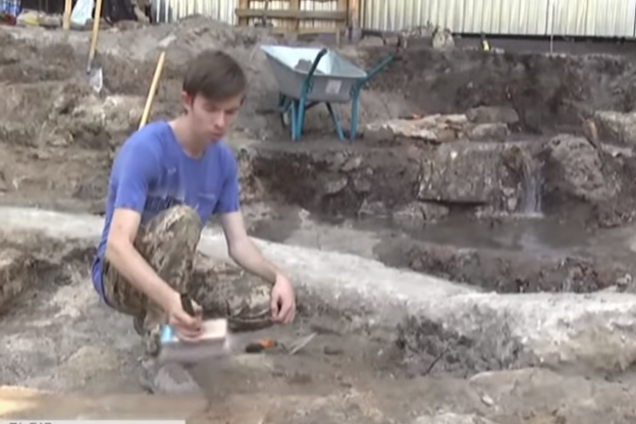 'Одуванчик' на костях: во Львове археологи обнаружили уникальную находку