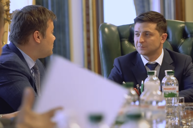 Зеленский подписал свой первый закон: о чем он