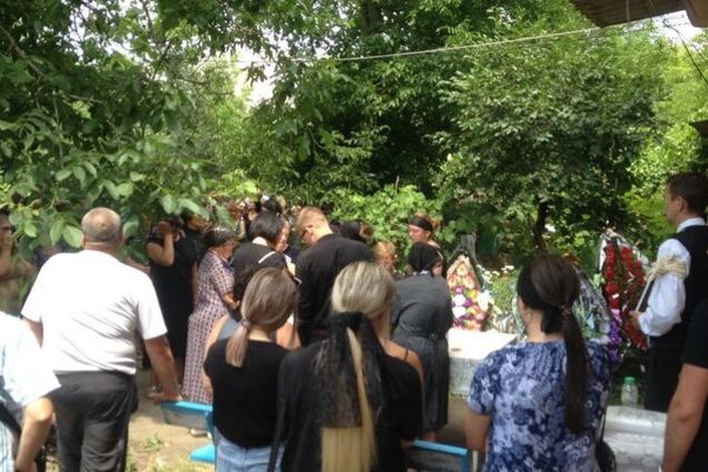 Похороны Даши Лукьяненко: люди со слезами попрощались с девочкой. Фото