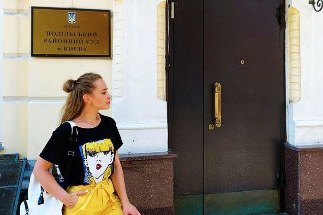 Известную украинскую певицу не выпустили из страны: разгорелся скандал