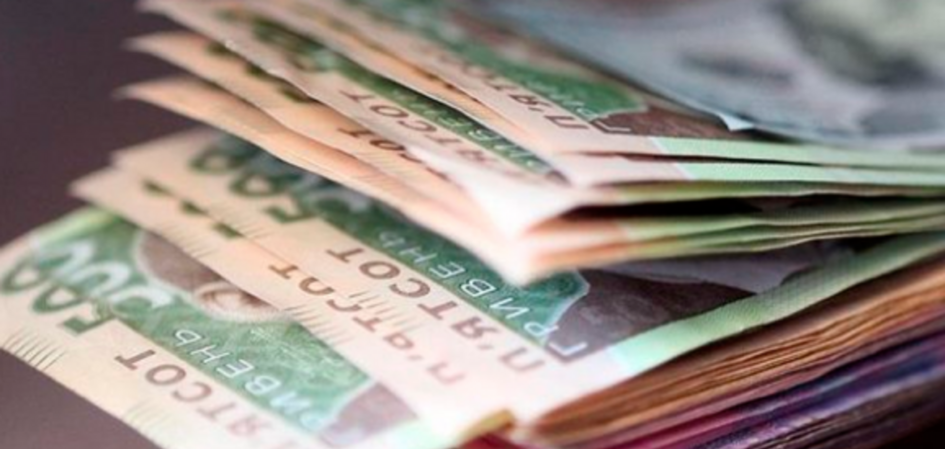 В Украине средние зарплаты пробили новую долларовую отметку