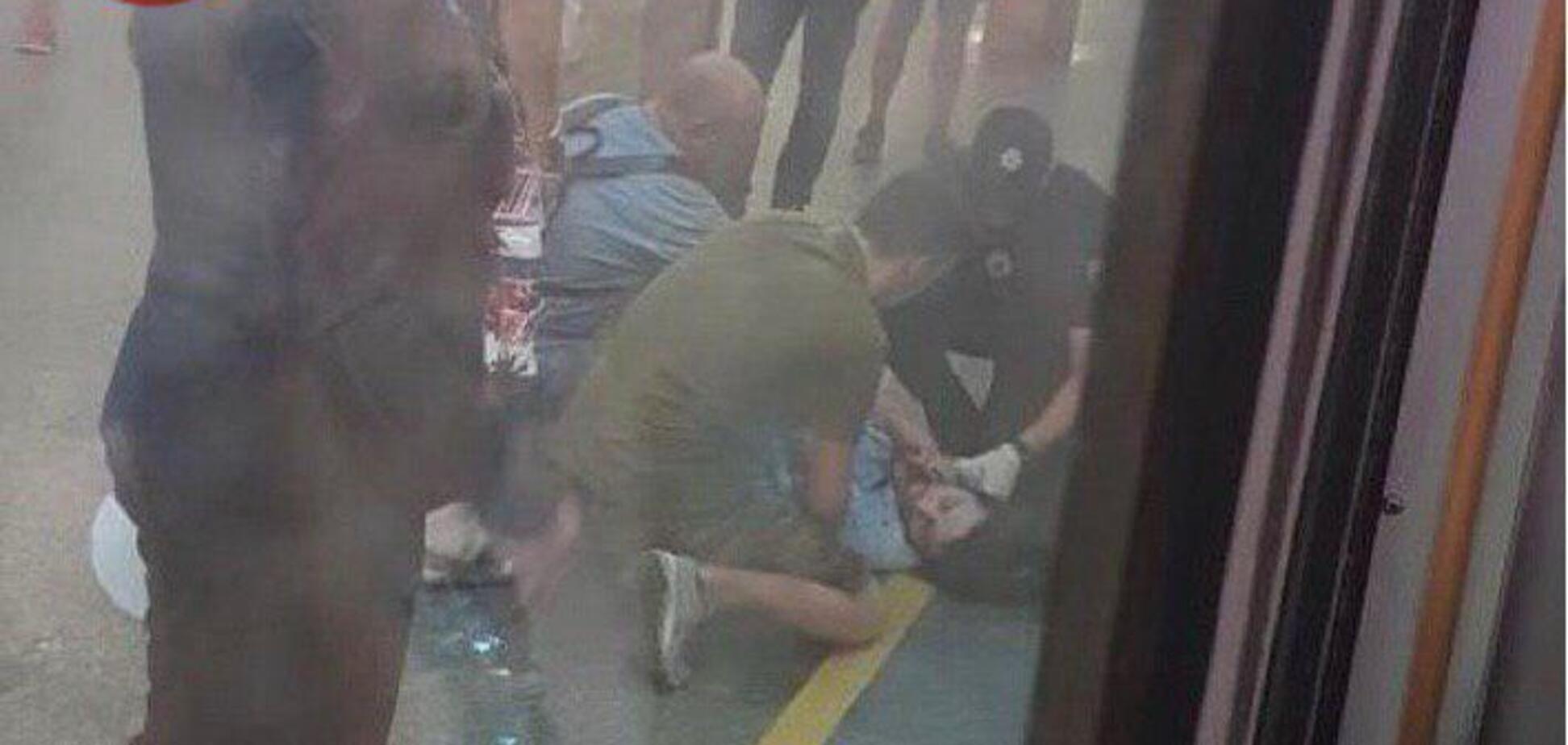 У Києві на станції метро трапилася кривава НП із пасажиром: перші деталі