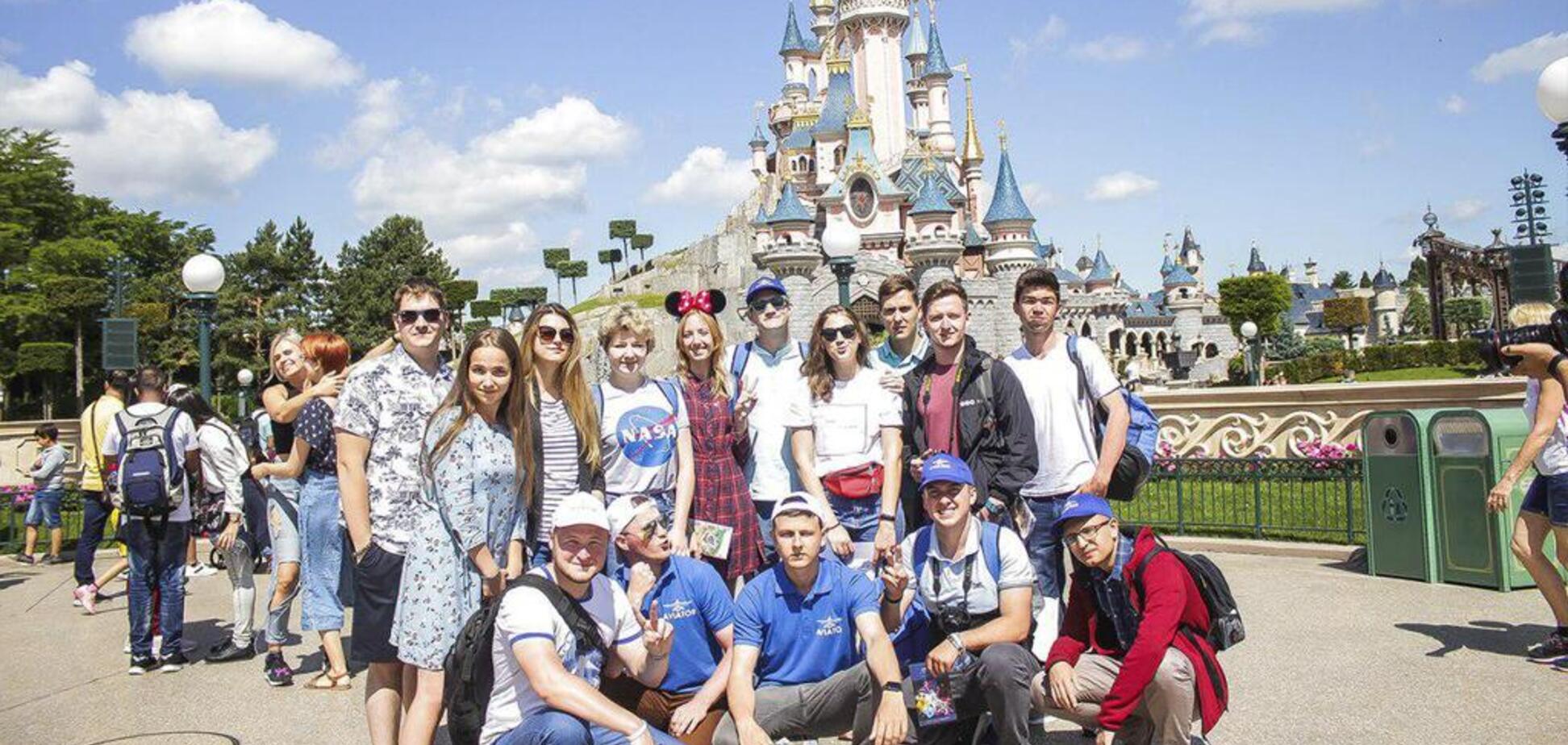 Ожившая сказка: сто украинских студентов посетили парижский Диснейленд