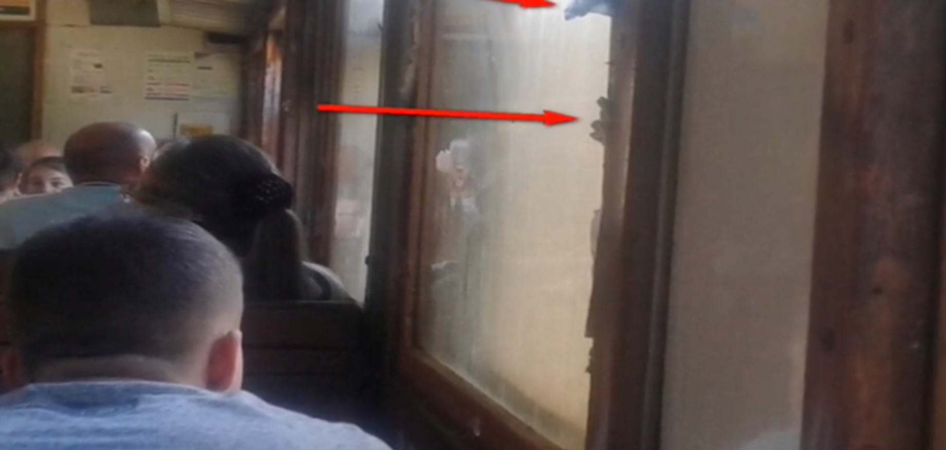 'Мы же не скот!' 'Укрзалізниця' угодила в скандал из-за страшных вагонов