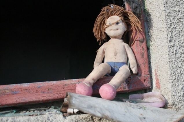 Диявол, черепи та чорні свічки: в Москві накрили сатаністів із дітьми-'мауглі'