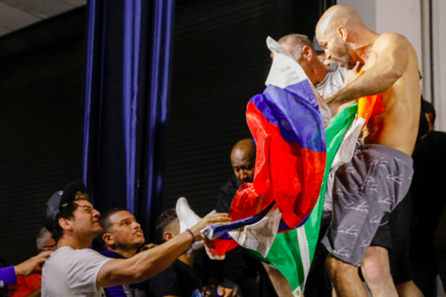 Відомий боєць MMA показав прапор Росії і був покараний