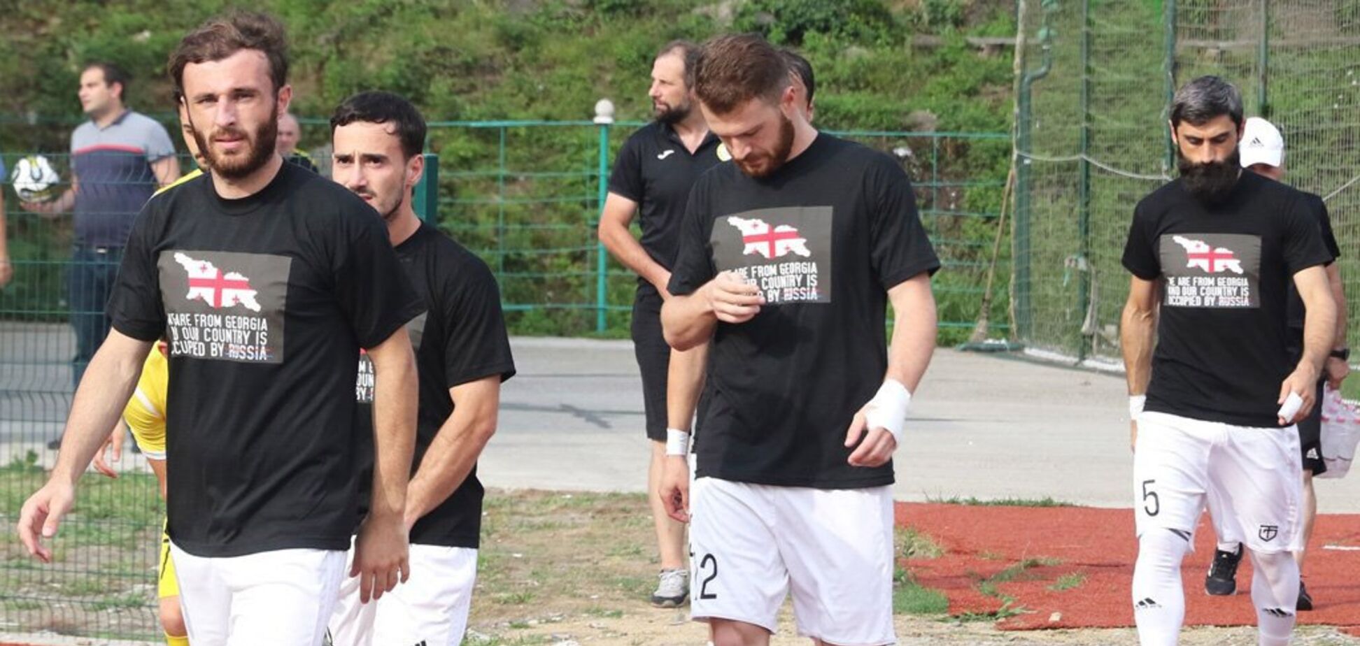 Нет оккупации! Футболисты устроили демарш против России в Грузии