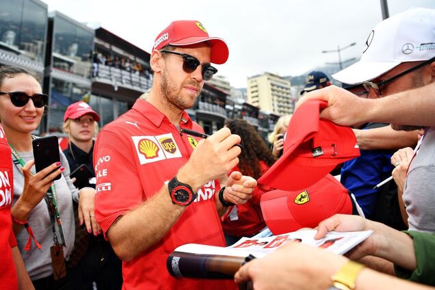 Лідер Ferrari Феттель таємно одружився: фото обраниці