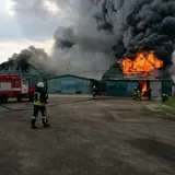 Під Києвом біля АЗС спалахнула потужна пожежа: перші фото і подробиці