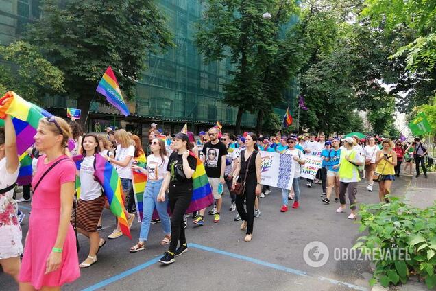 "Л*йно дірявою ложкою збирали": в мережі бурхливо обговорюють Марш рівності в Києві