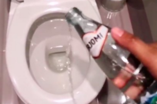 'Боржоми в унитаз': россияне устроили глупый флешмоб против Грузии и прокололись