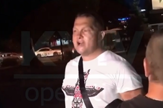 У Києві чоловік влаштував стрілянину по перехожих на вулиці: є постраждалий