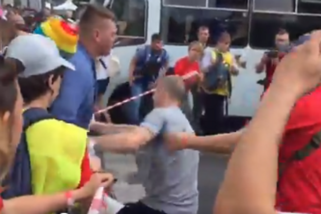 В Киеве на Марше равенства попытались напасть на политика из Германии. Видео