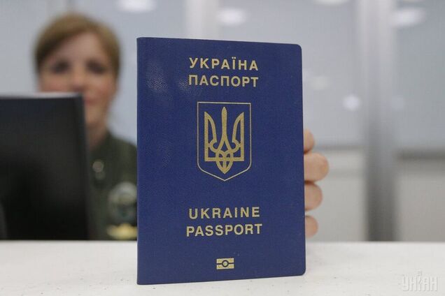 В Україні подорожчають закордонні паспорти та ID-карти: коли і на скільки