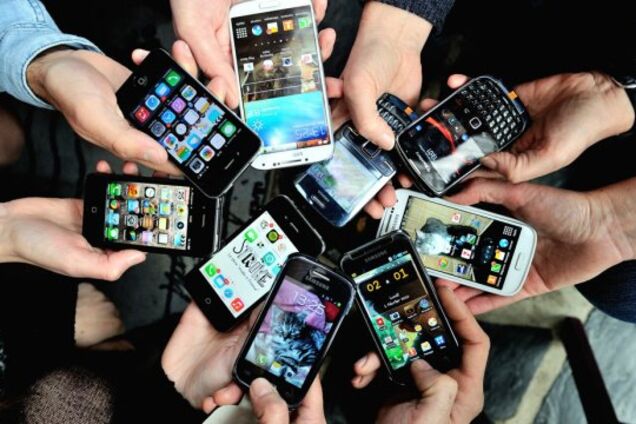 В Японії школярам дозволили користуватися смартфонами
