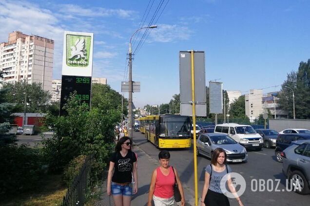 Вынуждены идти пешком! В Киеве образовался транспортный коллапс