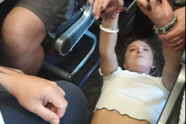 Британка устроила ЧП в самолете