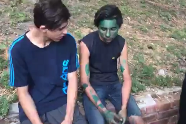 В Киеве подростки до полусмерти избили бездомного, их проучили: фото и видео 18+