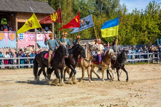 Под Киевом отпразднуют День Конституции и покажут средневековую моду