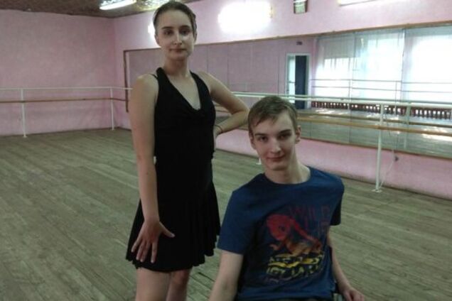 У Чернігові школяреві з інвалідністю заборонили танцювати на випускному: з'явилися нові деталі