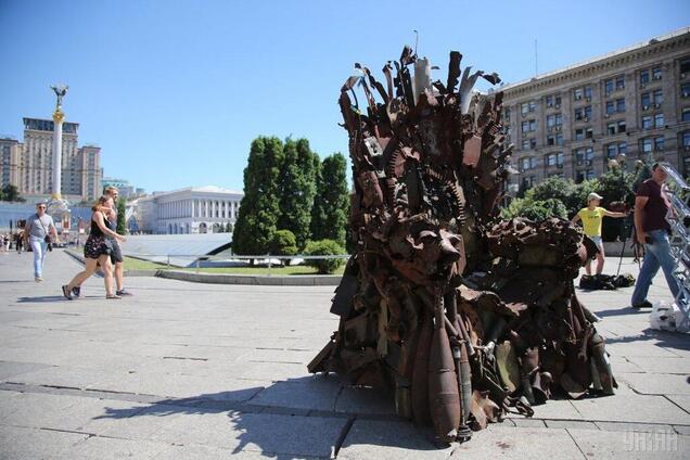 В Киеве установили Железный трон из 'Игры престолов': что в нем необычного