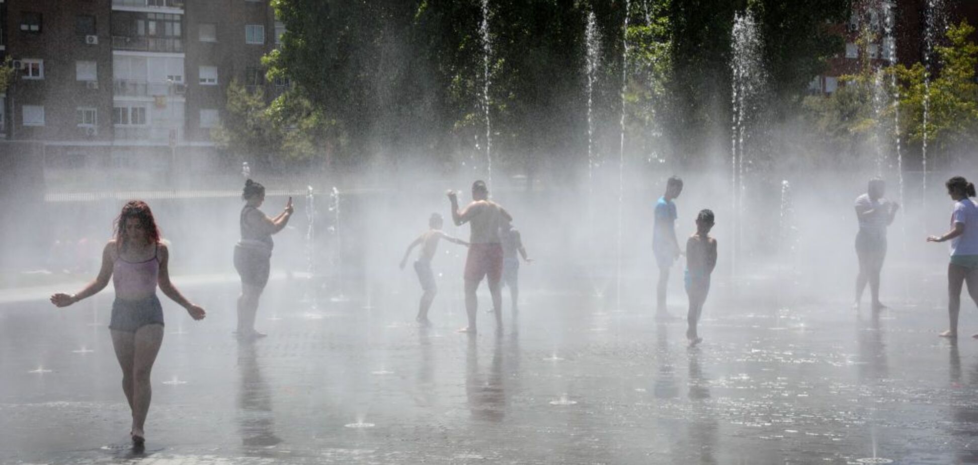 Европу накрыла аномальная жара: фото и видео пекла