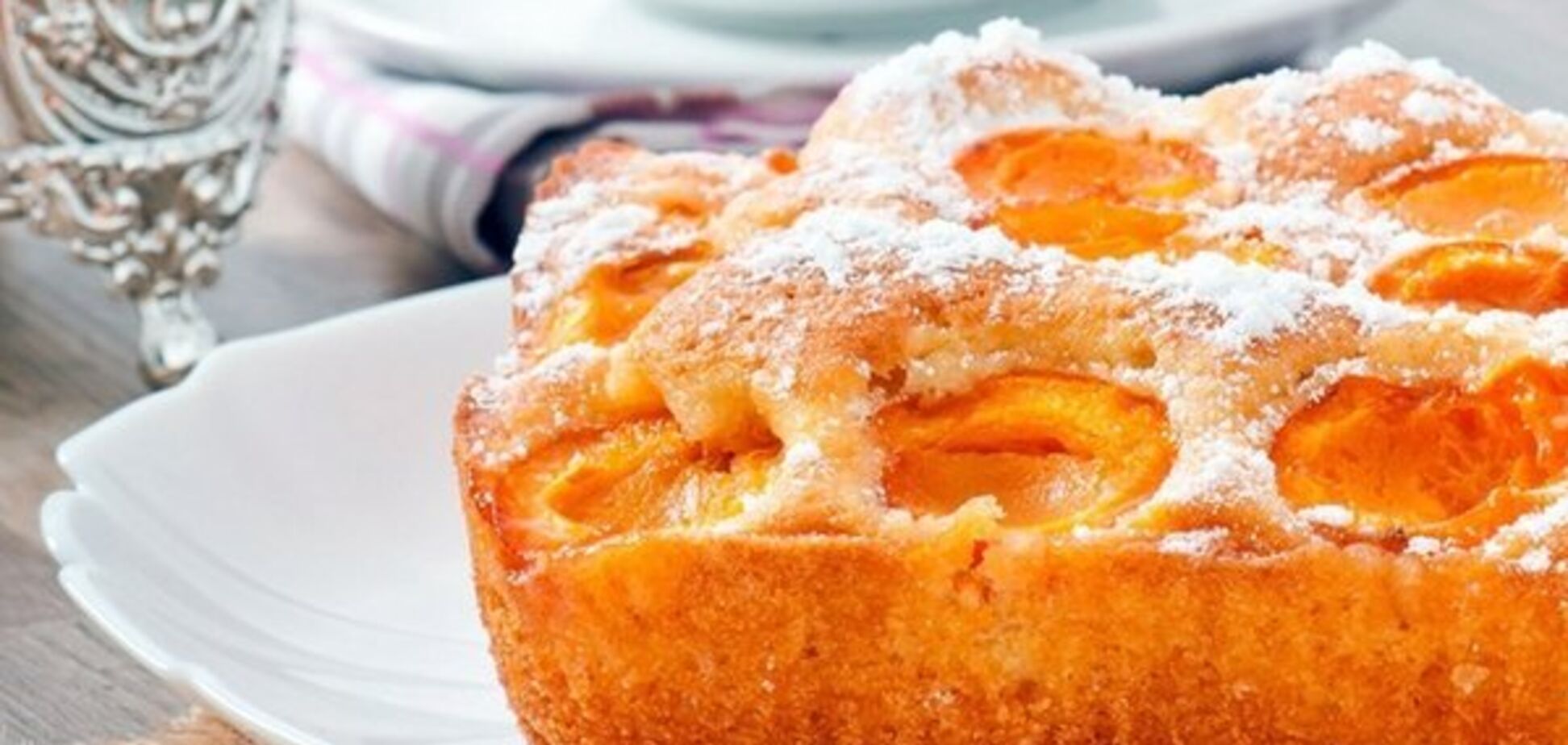 Найпростіший абрикосовий пиріг, рецепт з відео