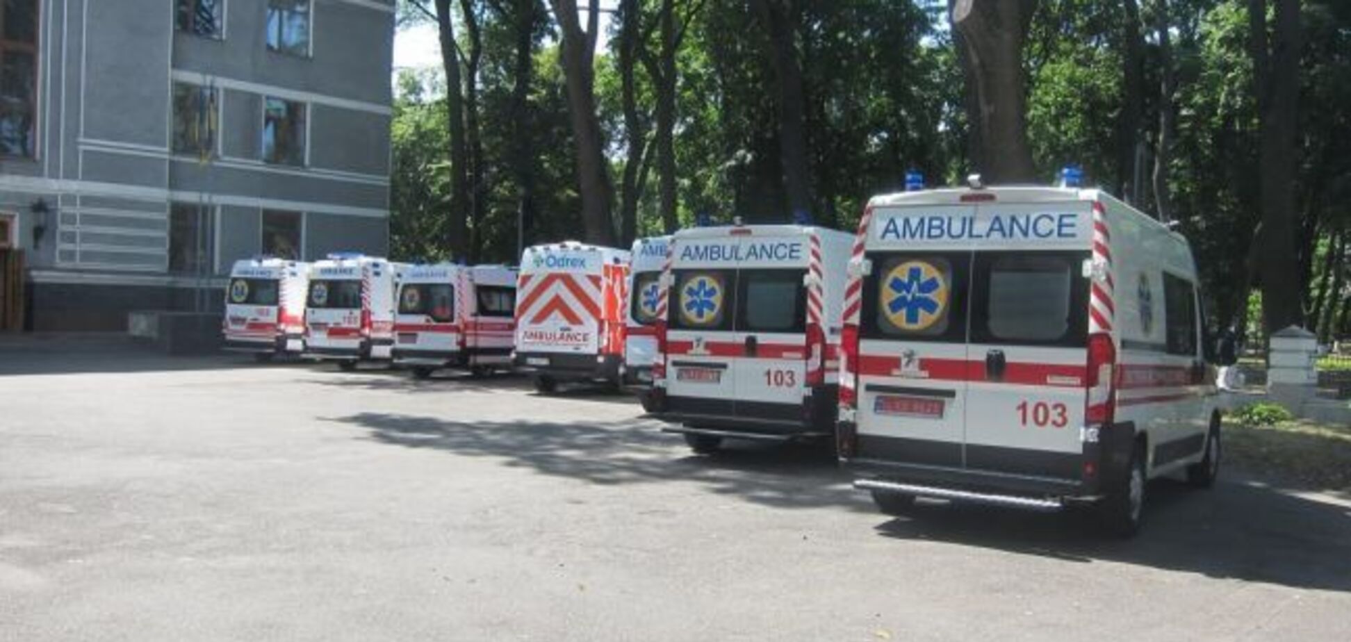 У МОЗ презентували автомобілі 'швидкої' для Києва і 5 областей