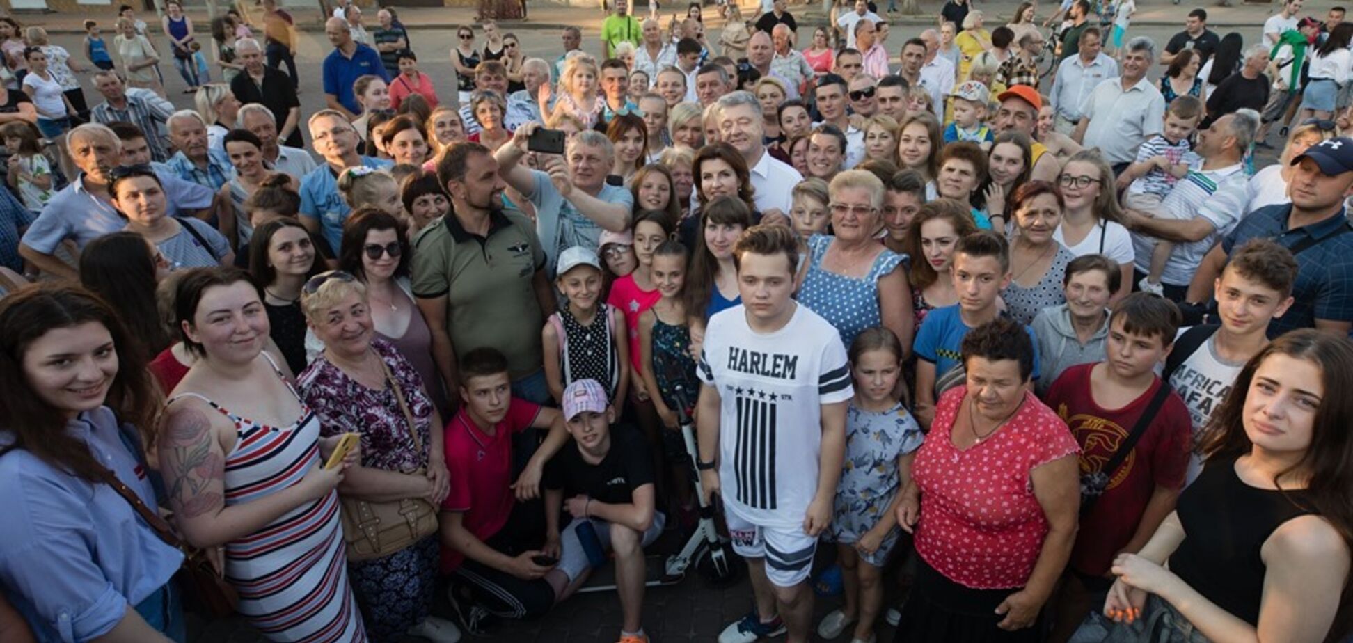 'У нас все вийде!' Порошенка тепло зустріли на Львівщині. Фоторепортаж