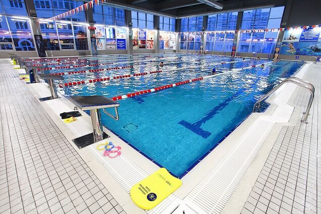 В Киеве в бассейне известного спортклуба умер посетитель