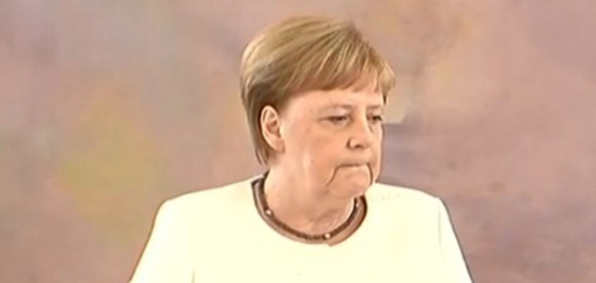 Меркель знову стало погано на публіці: момент потрапив на відео