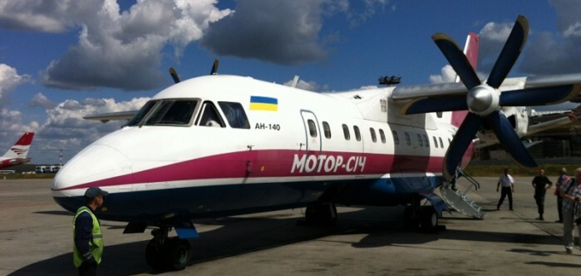''Люди голодували, а діти ридали'': українська авіакомпанія потрапила в гучний скандал