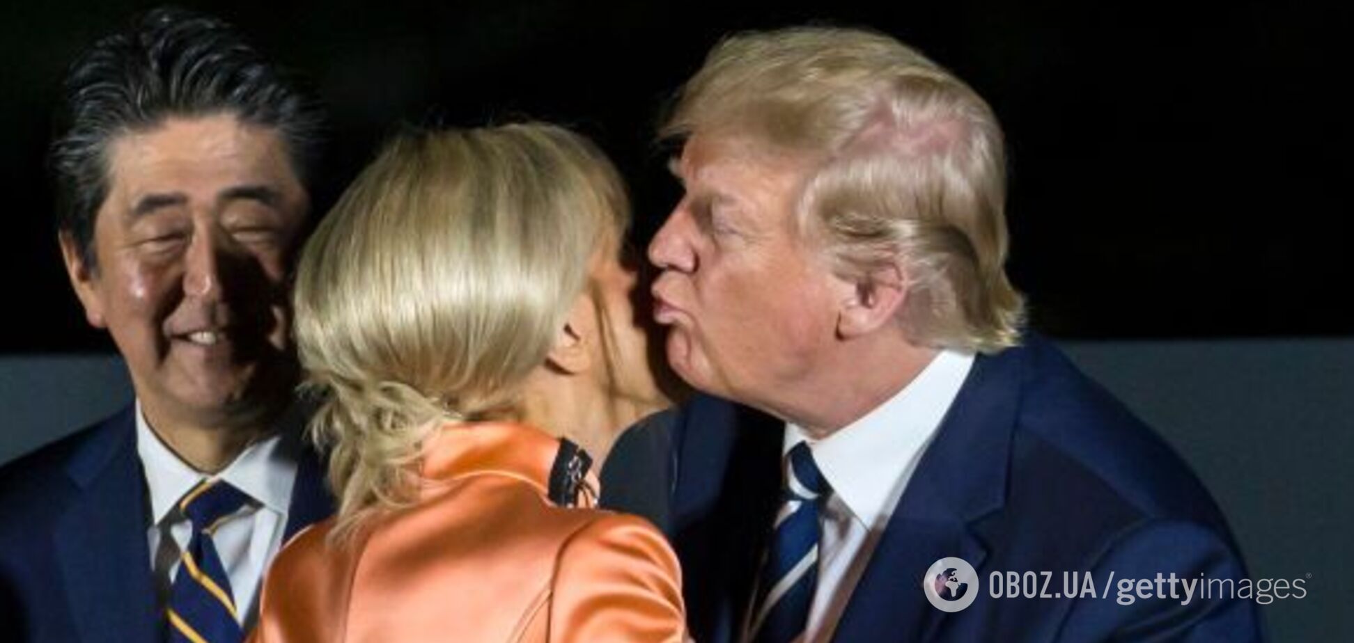 На саммите G20 Трамп целовался с чужой женой: момент попал на видео