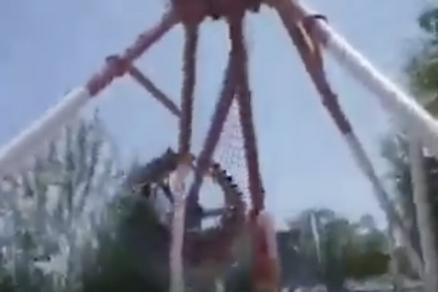 В Узбекистані на ходу впав небезпечний атракціон: з'явилося моторошне відео