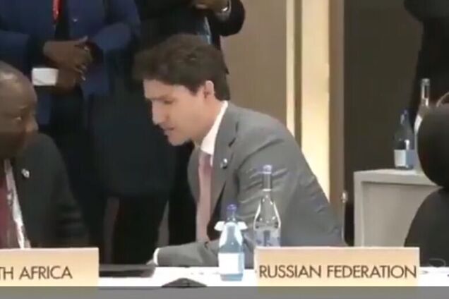 Джастин Трюдо в кресле Путина