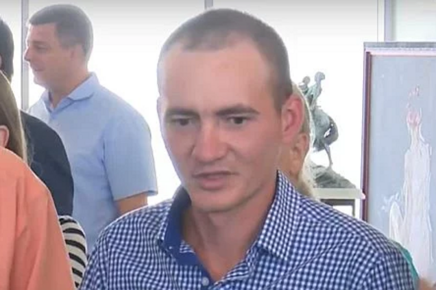 Батька збили з ніг: звільненого Медведчуком полоненого забрала СБУ