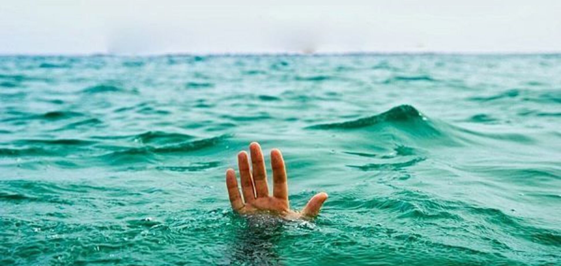 Стрибав із 'тарзанки': у Києві в озері загинув чоловік