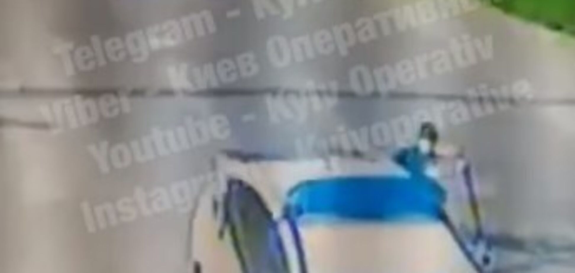 Под Киевом авто полиции сбило ребенка на переходе: видео