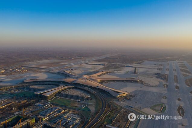 В Китае построили самый большой аэропорт в мире: впечатляющие фото и видео
