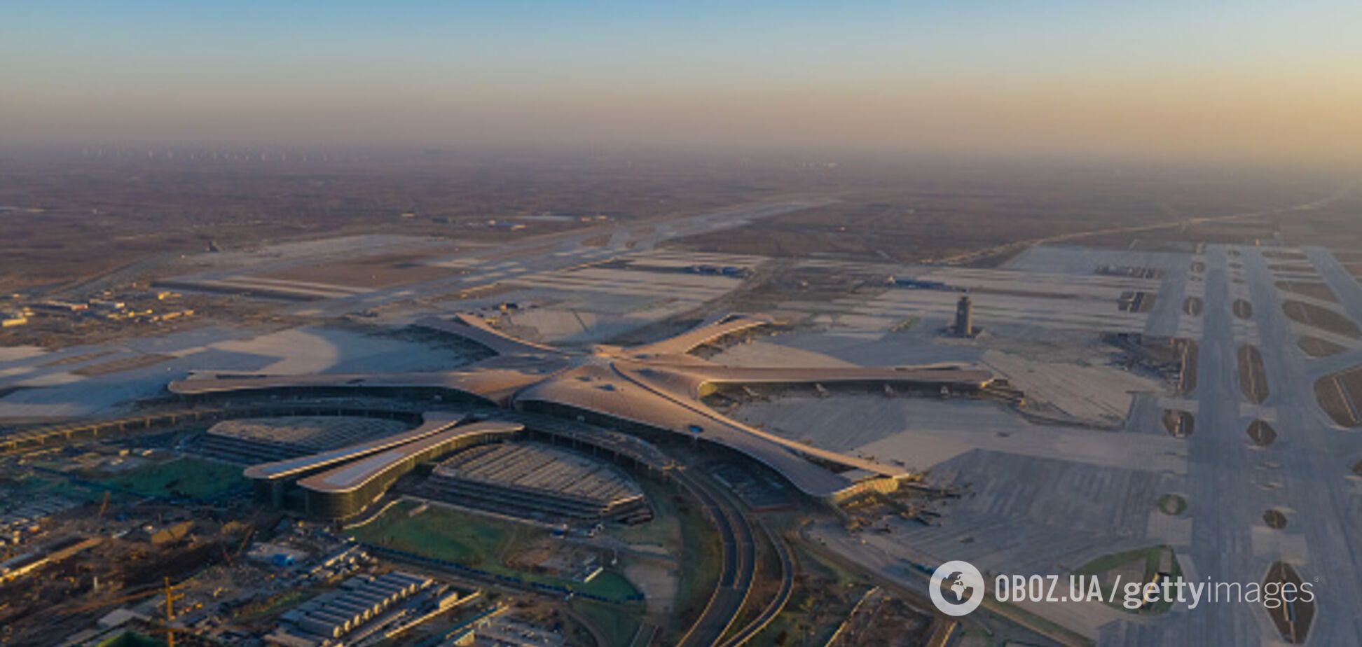 В Китае построили самый большой аэропорт в мире: впечатляющие фото и видео