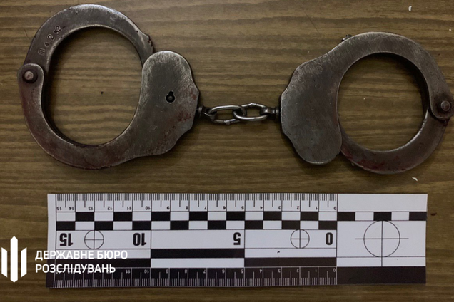 Застрелився, сидячи в наручниках: на Донеччині в кабінеті поліції помер підозрюваний