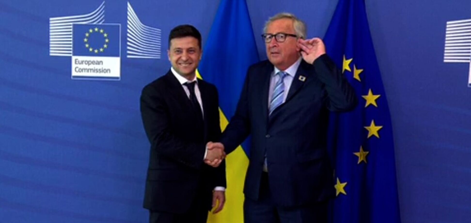 Приобнял и спросил о Порошенко: в Брюсселе состоялась встреча Зеленского с Юнкером