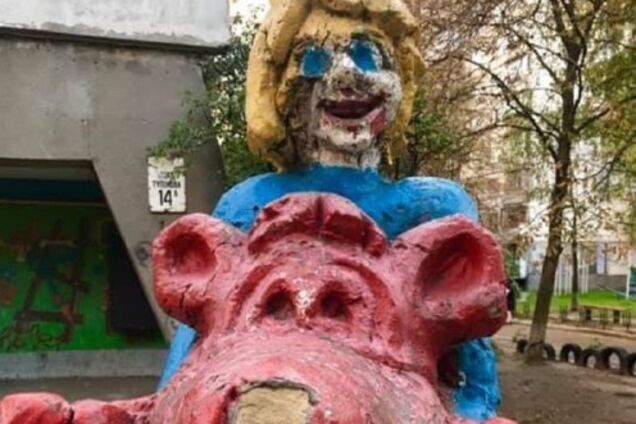 В Киеве обнаружили жуткую детскую площадку: фото