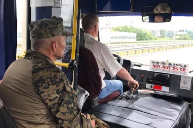 'Благодаря вам Украина существует!' Поступок водителя маршрутки восхитил сеть