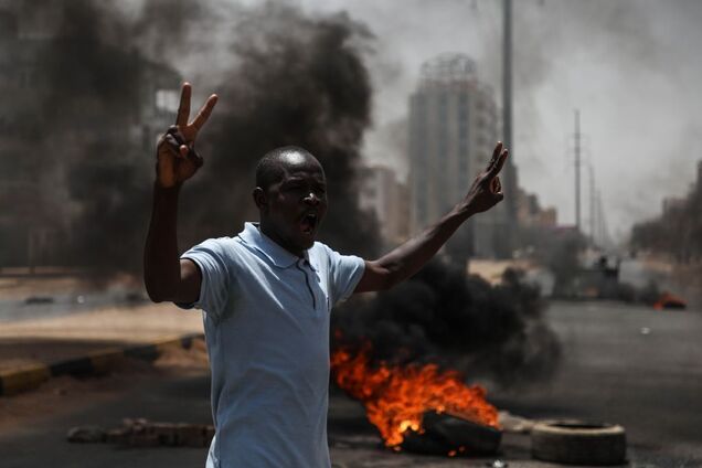 Госпереворот в Судане: более 30 человек погибли во время силового разгона митинга