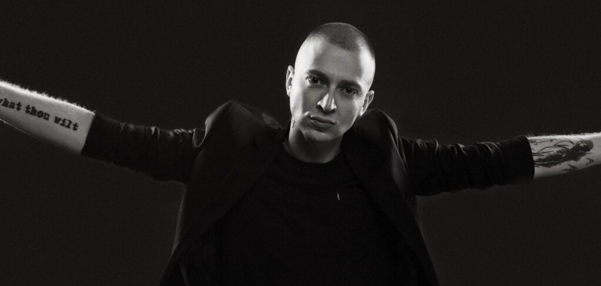 Пер-Лашез: Oxxxymiron показал, как отдыхает в Париже