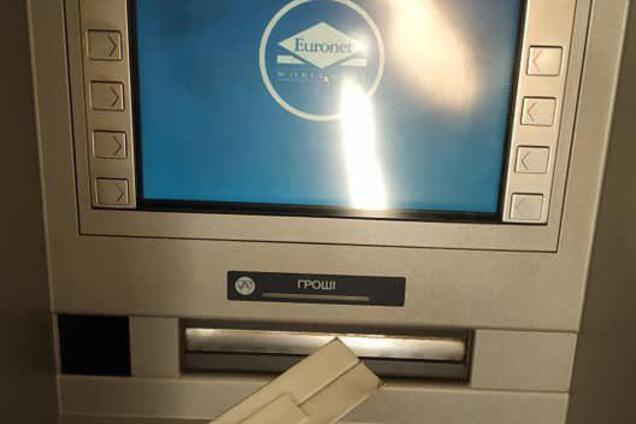 'Будьте уважні!' Українців попередили про нову аферу з банкоматами